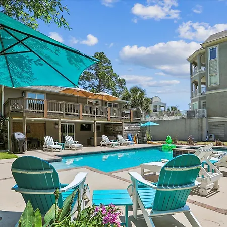 37 Bradley Circle- Private Pool, Short Walk To Beach, Great Location, Free Activities Included